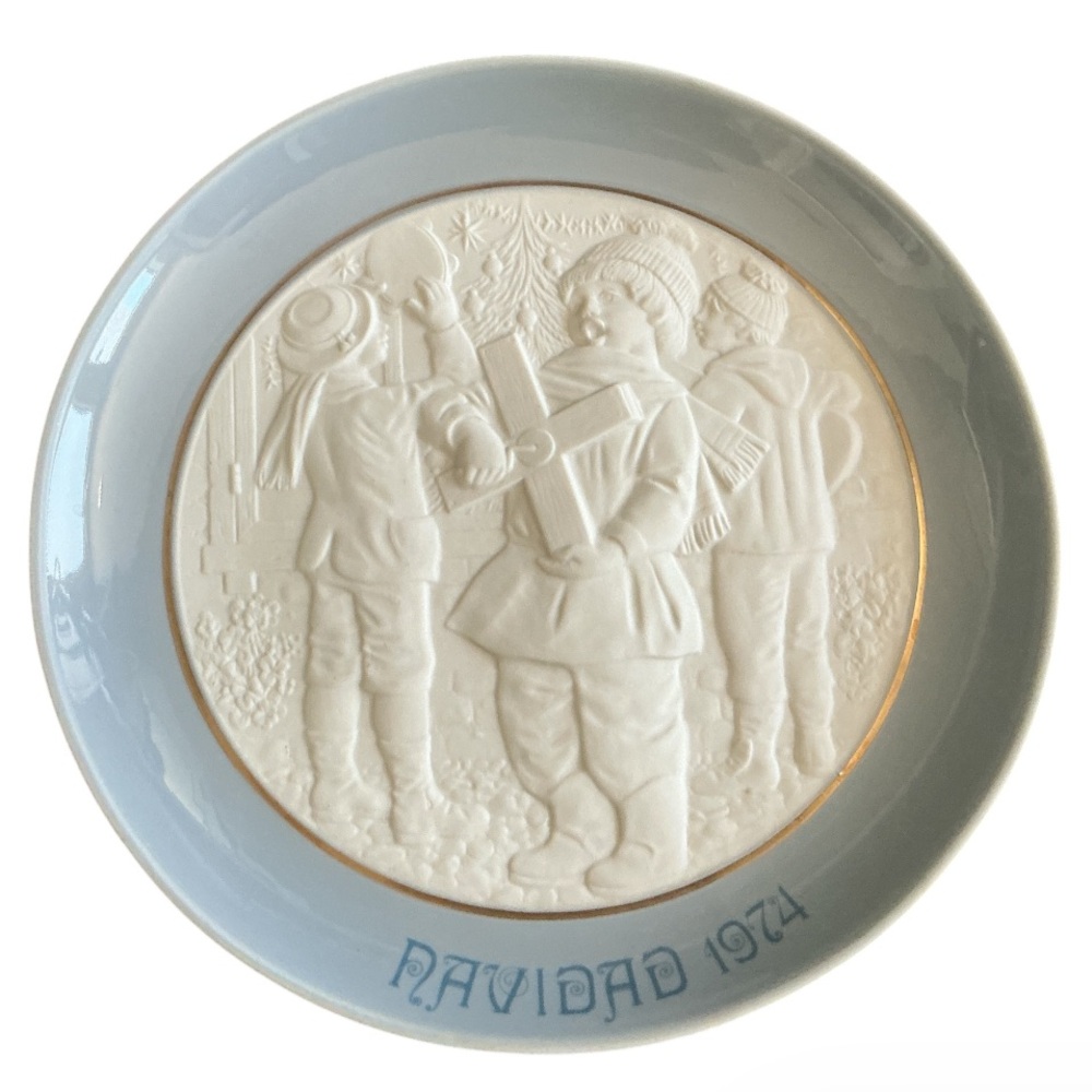 Lladro 1974 Feliz Navidad Christmas 8” Collectors Plate